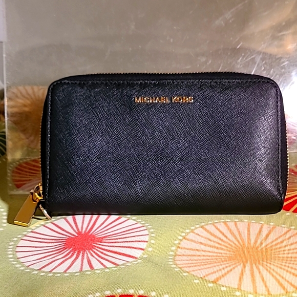 Jet Set Travel Large Pebbled Leather Wristlet - Picture 1 of 3